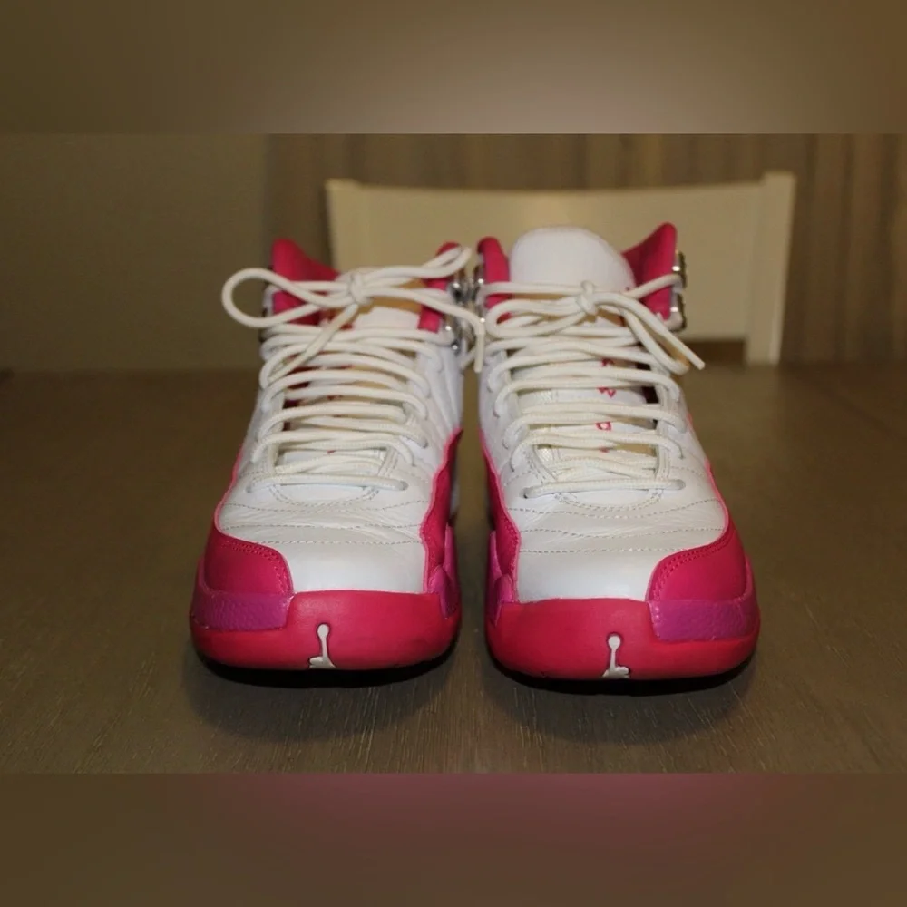 Size 5.5Y Nike Air Jordan 12 Retro Dynamic Pink White 510815-109 - Picture 2 of 3